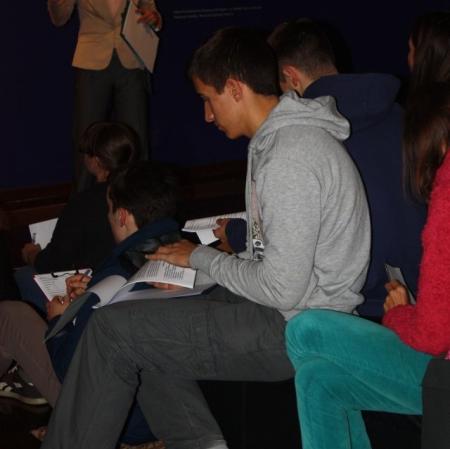 Uczestnicy warsztatów w Galerii Sztuki Dawnej.