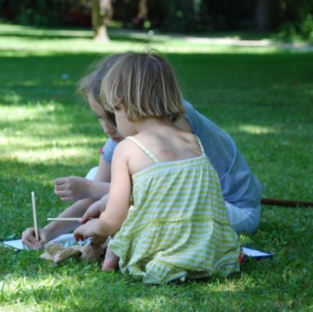 Praca nad scenariuszem do przedstawienia przygotowywany przez uczestniczki warsztatów "Wspomnienie o Annie Marii Herbst".