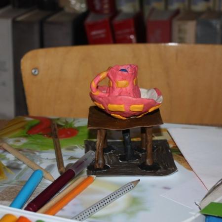 Jedna z prac plastycznych - misa i dzbanek z plasteliny