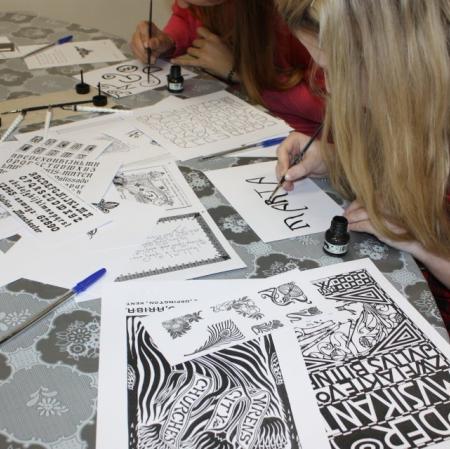 Wykonywanie napisu w secesyjnej stylistyce