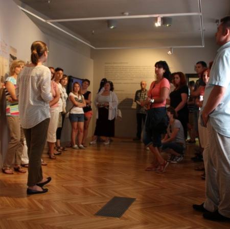 Zwiedzanie z przewodnikiem wystawy "Herbstowie. Historie niedokończone"