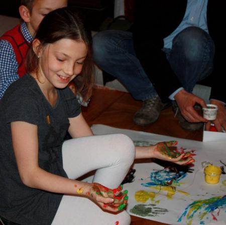 Wykonywanie pracy plastycznej.