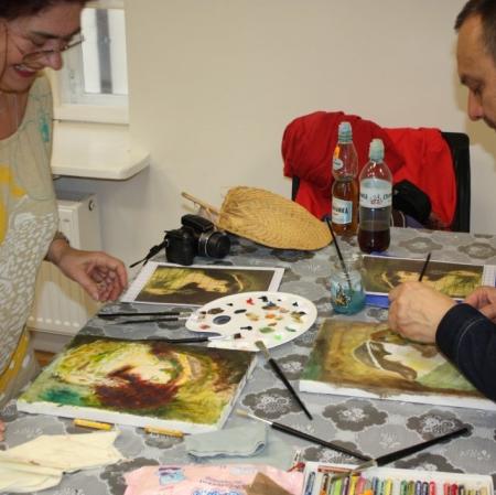 Dwójka uczestników warsztatów podczas zajęć poświęconych kopii.