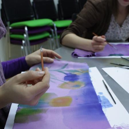 Malowanie na jedwabiu.