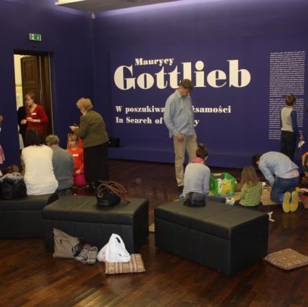 Uczestnicy warsztatów podczas pracy