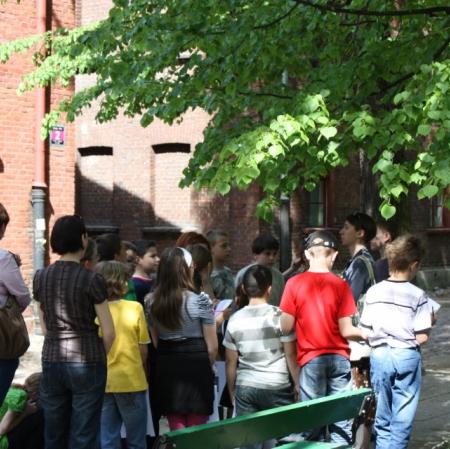 Uczniowie podczas warsztatów na Księżym Młynie.