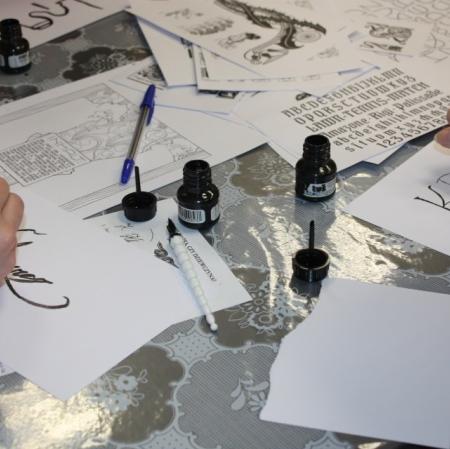 Wykonywanie napisu w secesyjnej stylistyce