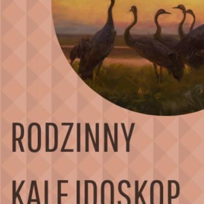 Grafika przedstawiająca na jasnobrązowym tle fragment obrazu w prawym górnym rogu, na którym stoi stado żurawi. Rodzinny Kalejdoskop