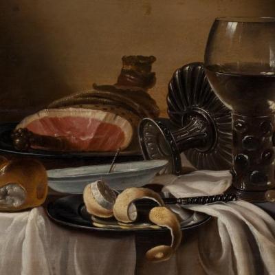 Martwa natura złożona m.in. z cytryny, szynki, kielicha