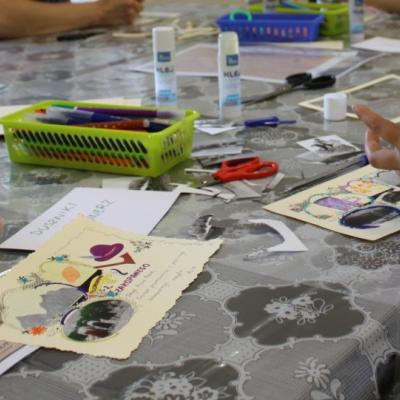 Warsztaty plastyczne w sali edukacyjnej