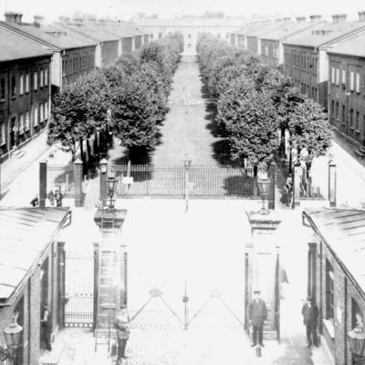 Czarno-białe zdjęcie osiedla Księży Młyn z lotu ptaka