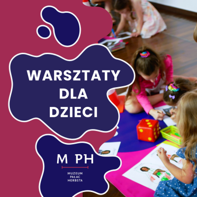 Grafika podzielona w pionie na dwie części. Prawą stanowi zdjęcie przedstawiające dziewczynki  siedzące na podłodze i rysujące. Lewa część składa się z nieregularnych plam przypominających kleksy. Na plamie różowej cztery granatowe. Na górze dwa mniejsze kształty. W centrum największy z napisem: Warsztaty dla dzieci. Na dole nieregularny kształt zawiera logo Muzeum. 