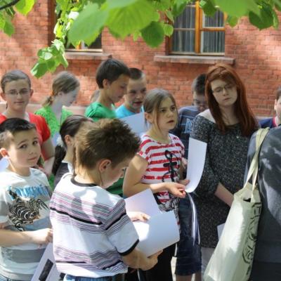 Uczniowie podczas warsztatów na Księżym Młynie.